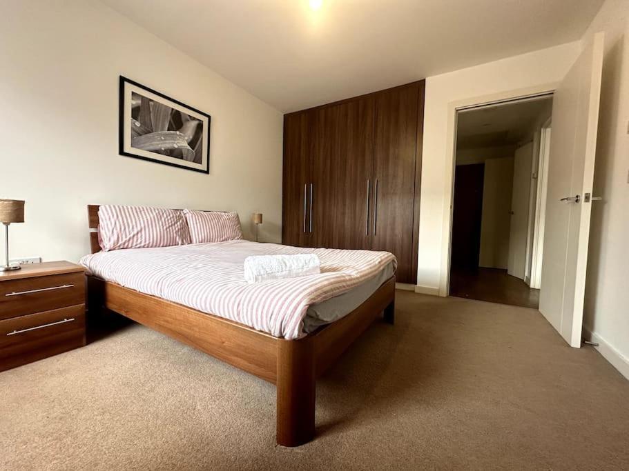 The Island & Cutty Sark Appartement Londen Buitenkant foto